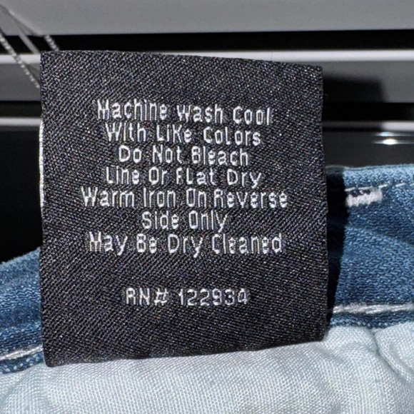 Vintage Rerock Express Size 8
Low Rise Bootcut Flare Jeans
Y2K Design Pockets - Picture 6 of 12